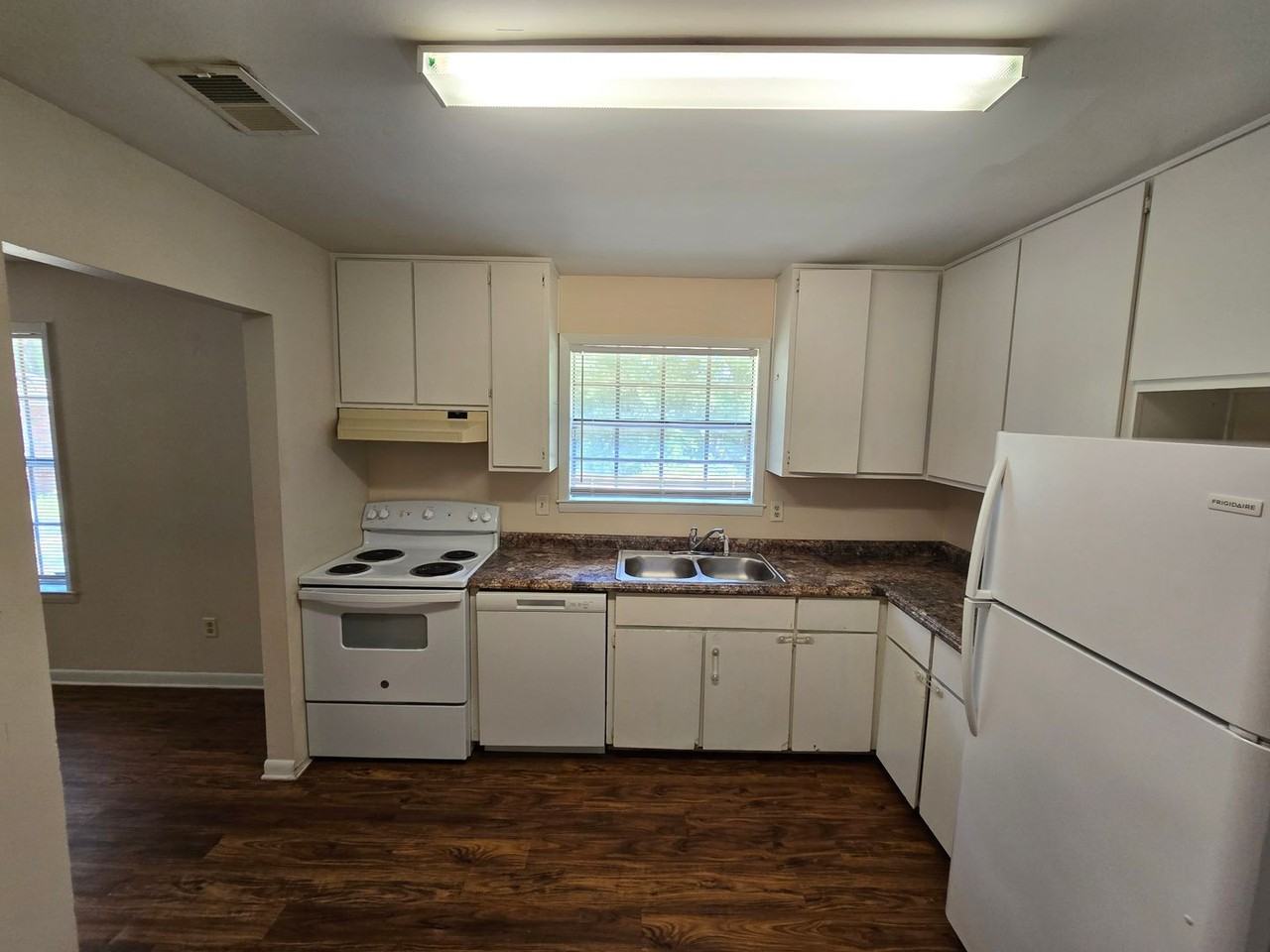 4250 N 8th Ave - Photo 4 of 15