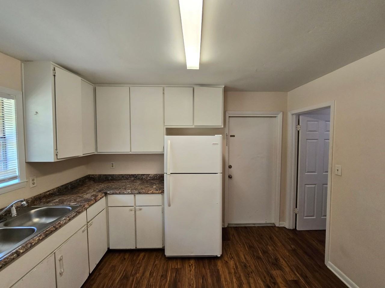 4250 N 8th Ave - Photo 5 of 15