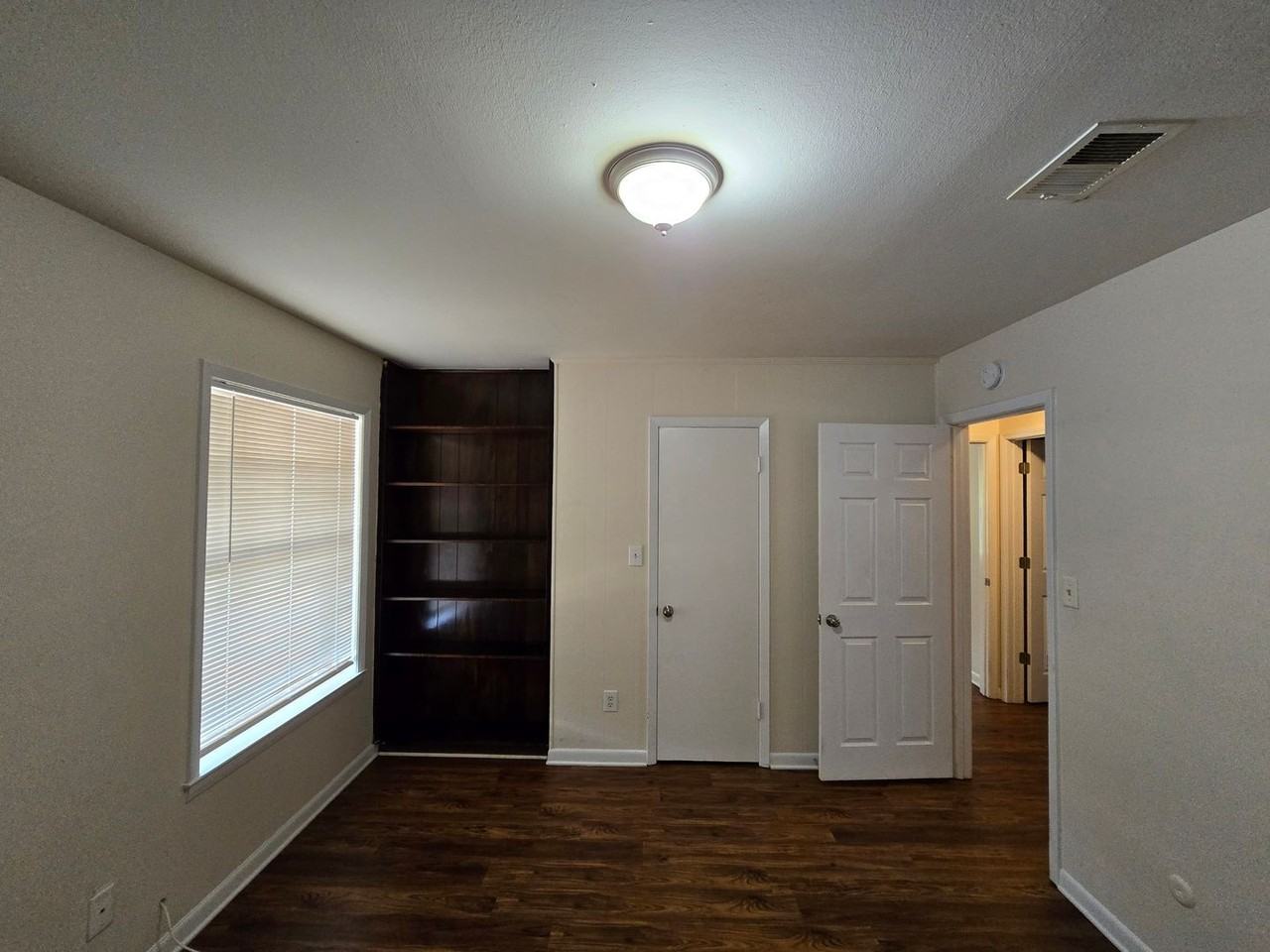 4250 N 8th Ave - Photo 7 of 15