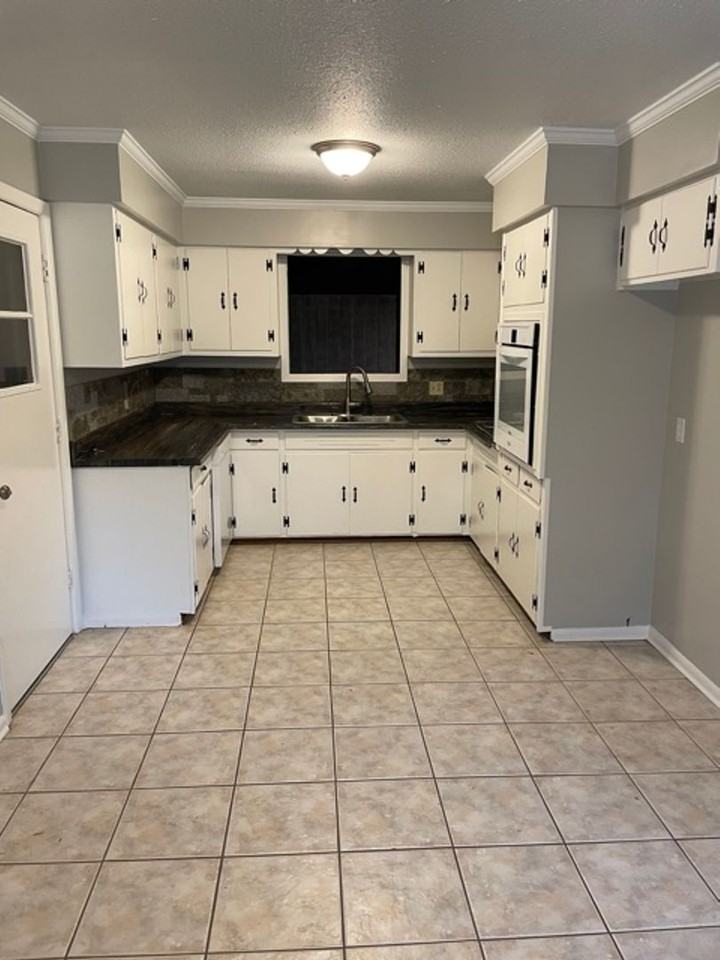 809 Ripley Rd - Photo 2 of 11