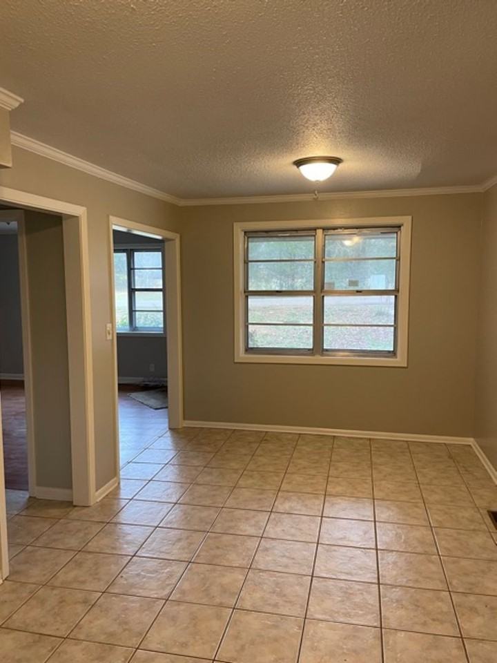 809 Ripley Rd - Photo 3 of 11