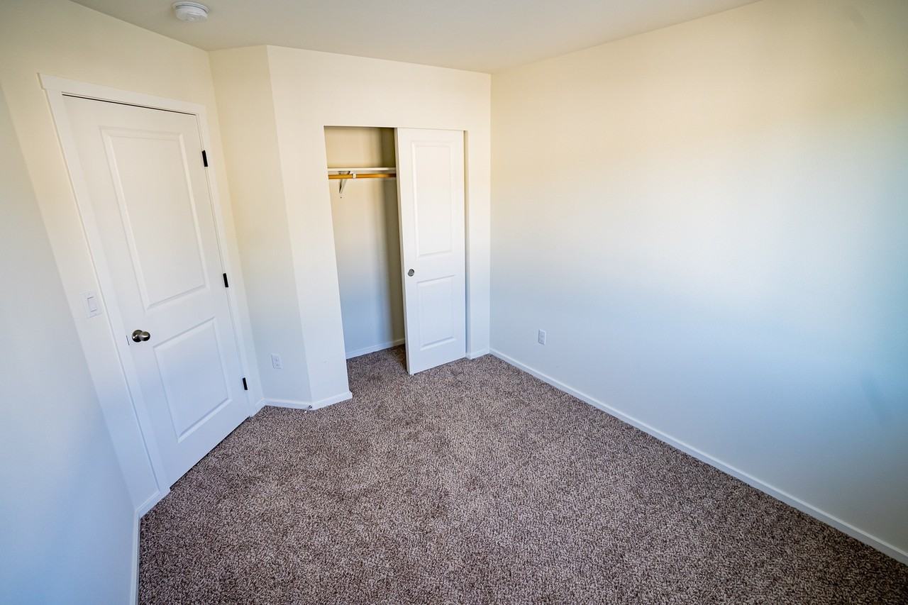 2332 S Ferry St - Photo 3 of 15