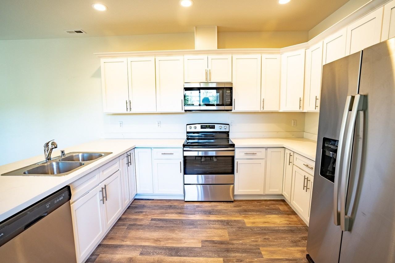 2332 S Ferry St - Photo 5 of 15