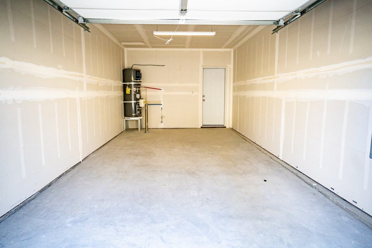 2332 S Ferry St - Photo 2 of 15