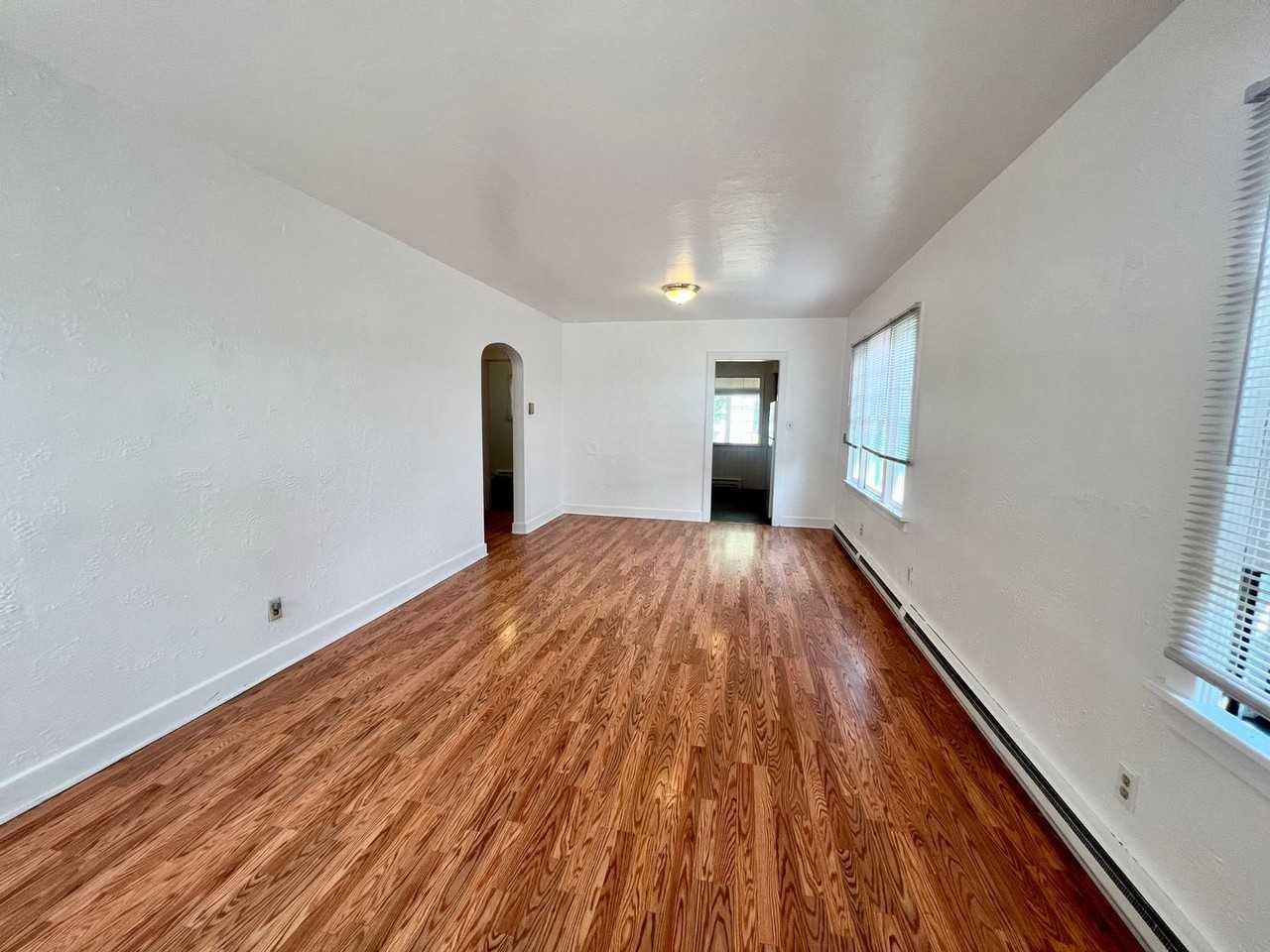 206 N Anderson St - Photo 3 of 39