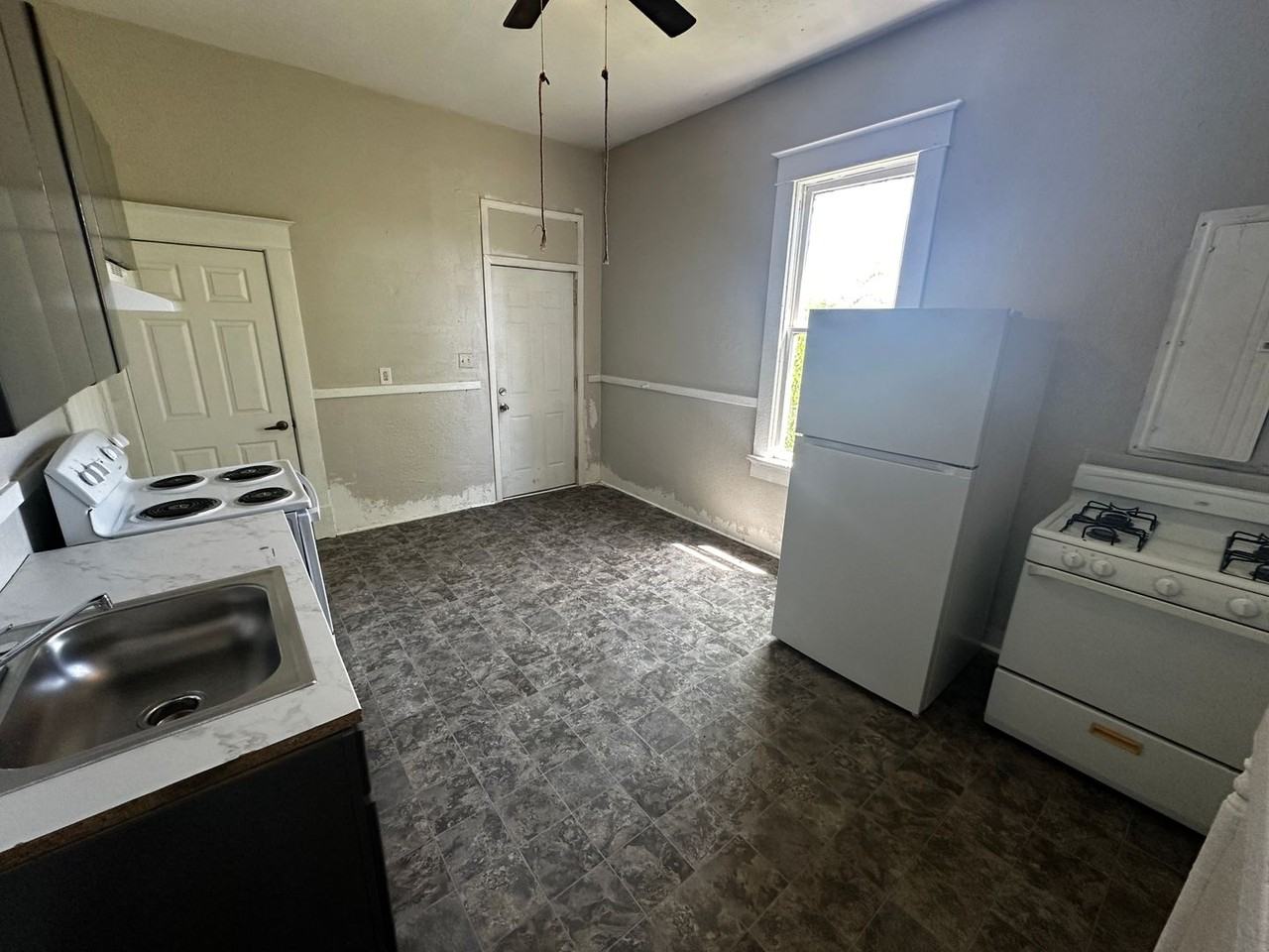 1013 S 14th - Photo 2 of 5