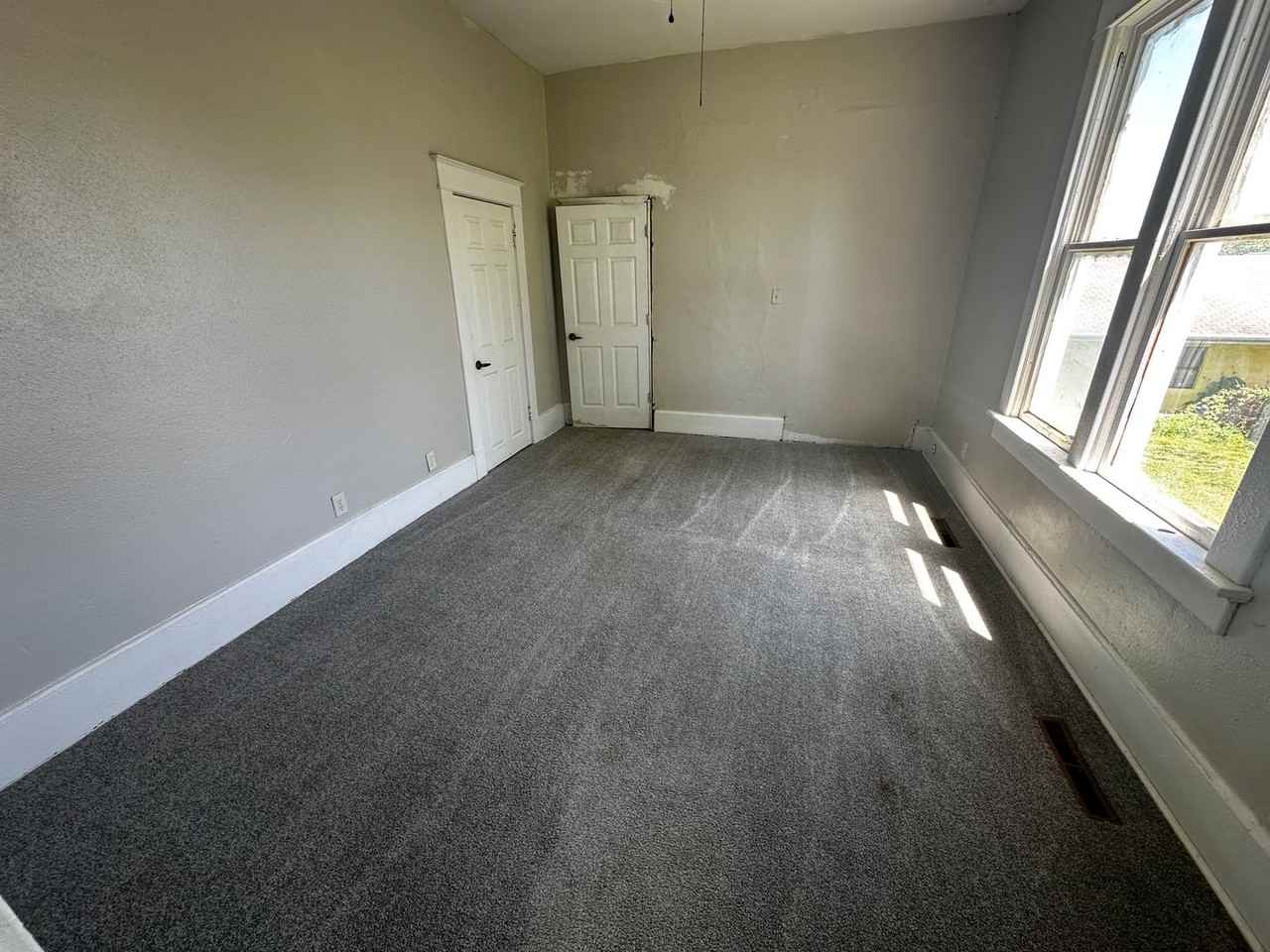 1013 S 14th - Photo 3 of 5