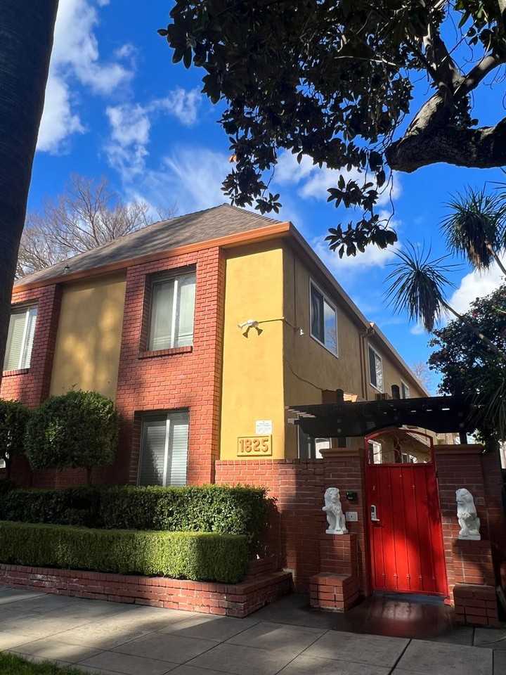 1819 G St - Photo 2 of 3