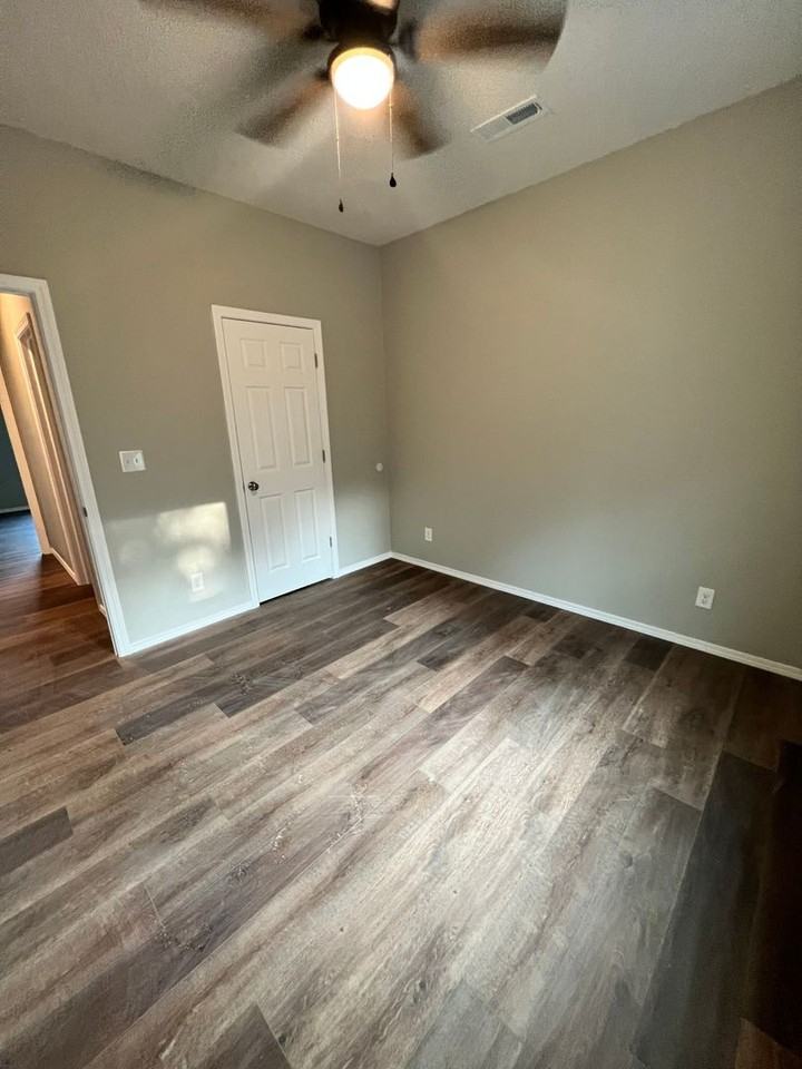 1140 S Mission Ave - Photo 2 of 16