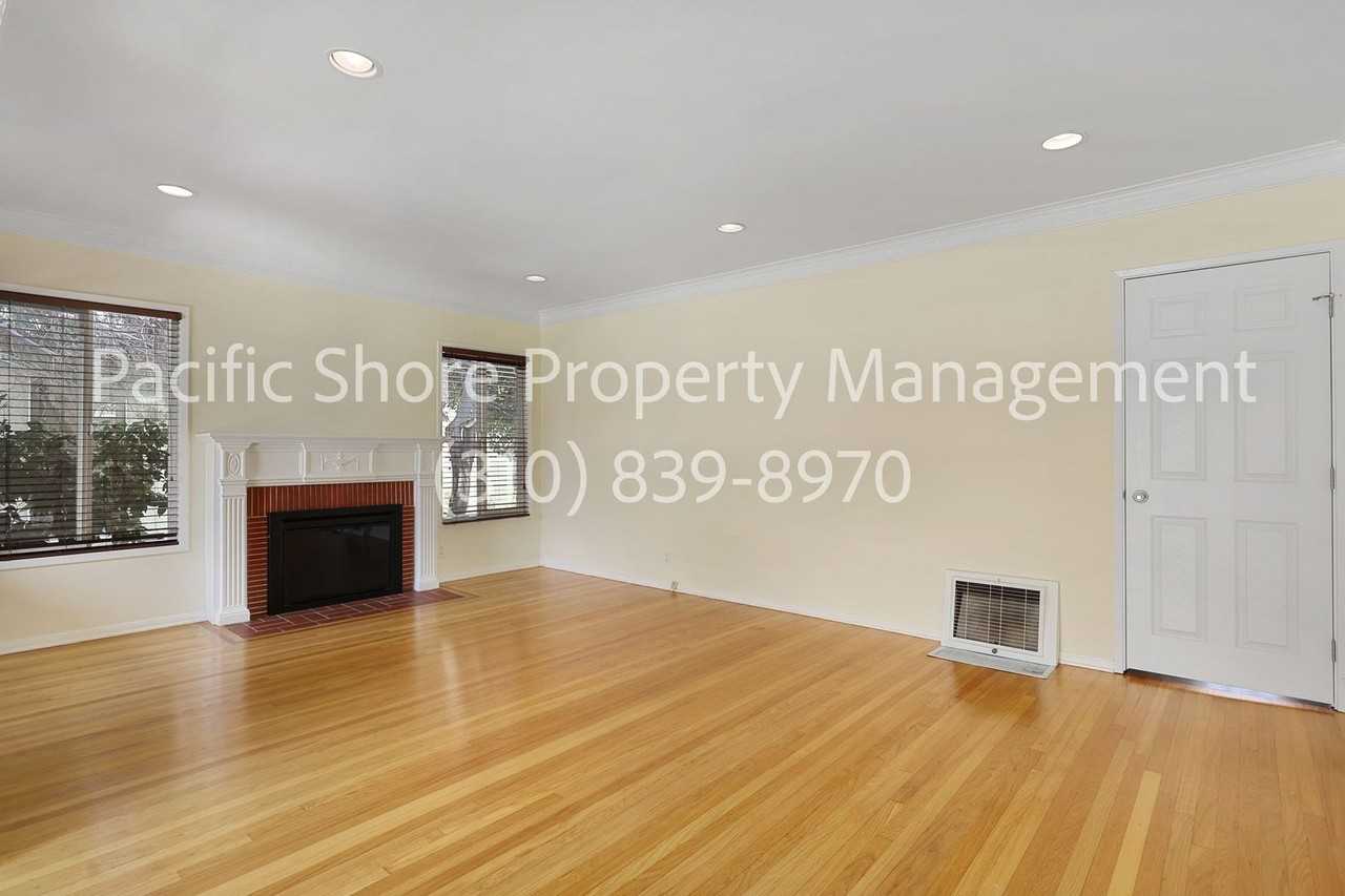 4348 Globe Ave - Photo 2 of 16