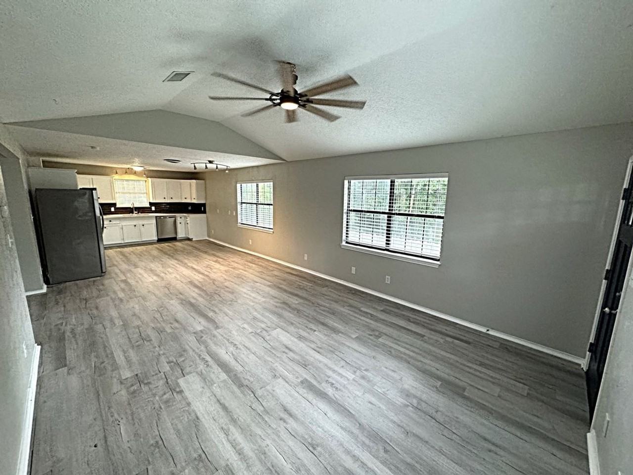1055 Carr St - Photo 3 of 8