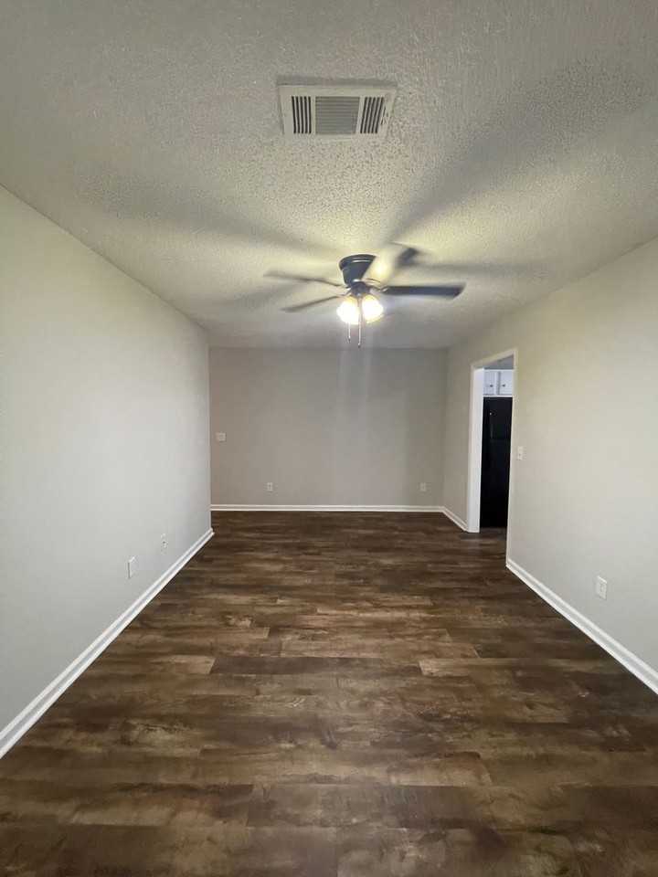 107 Cedar Ct - Photo 4 of 14