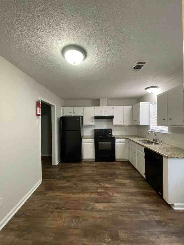 107 Cedar Ct - Photo 5 of 14