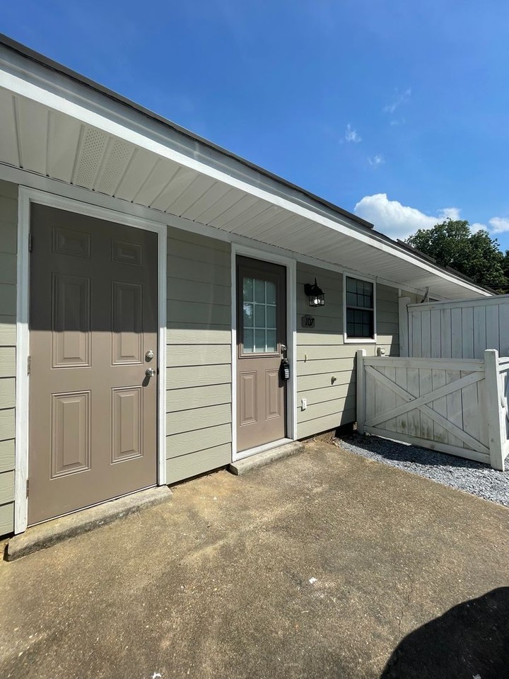 107 Cedar Ct - Photo 2 of 13