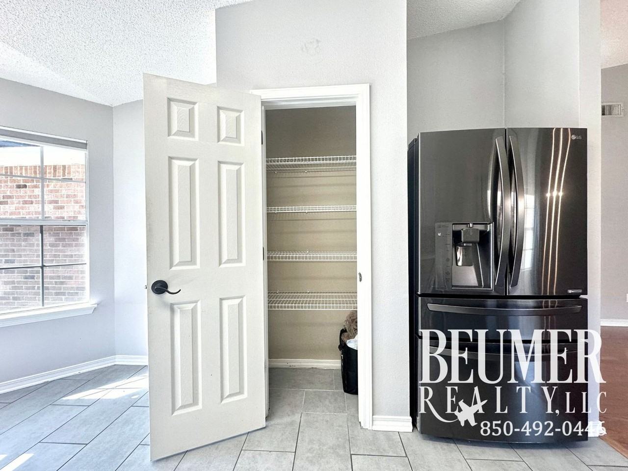 566 Desert Oak Dr - Photo 4 of 38