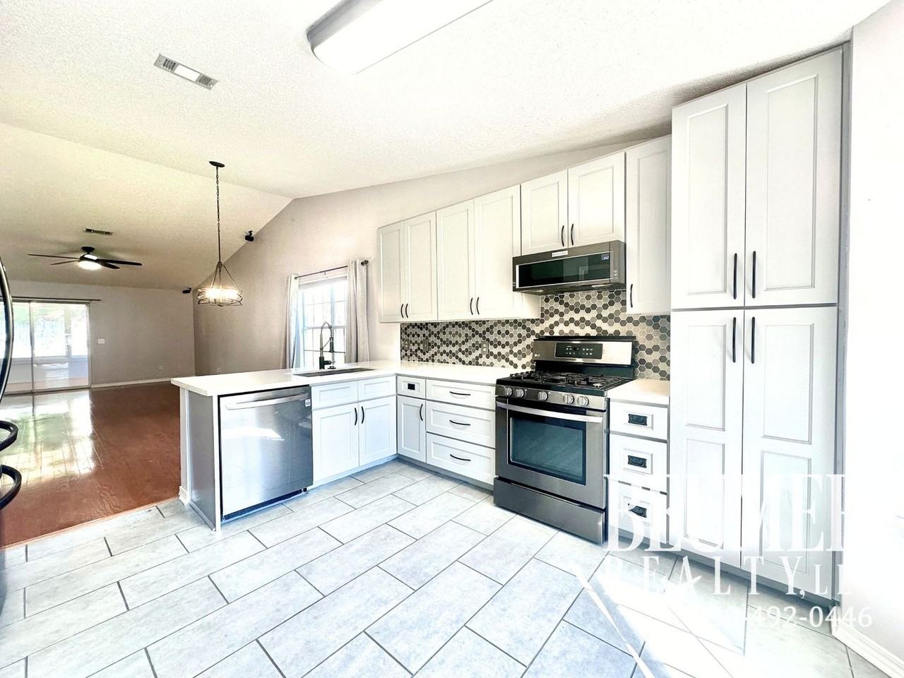 566 Desert Oak Dr - Photo 5 of 38