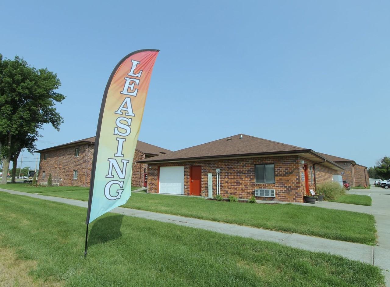 The Warwick of Norfolk.  Now leasing updated 1, 2 bedroom apartments and 3 bedroom townhomes! - Photo 2 of 50
