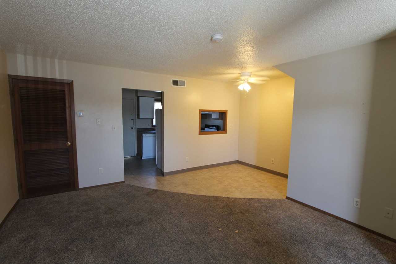The Warwick of Norfolk.  Now leasing updated 1, 2 bedroom apartments and 3 bedroom townhomes! - Photo 6 of 50