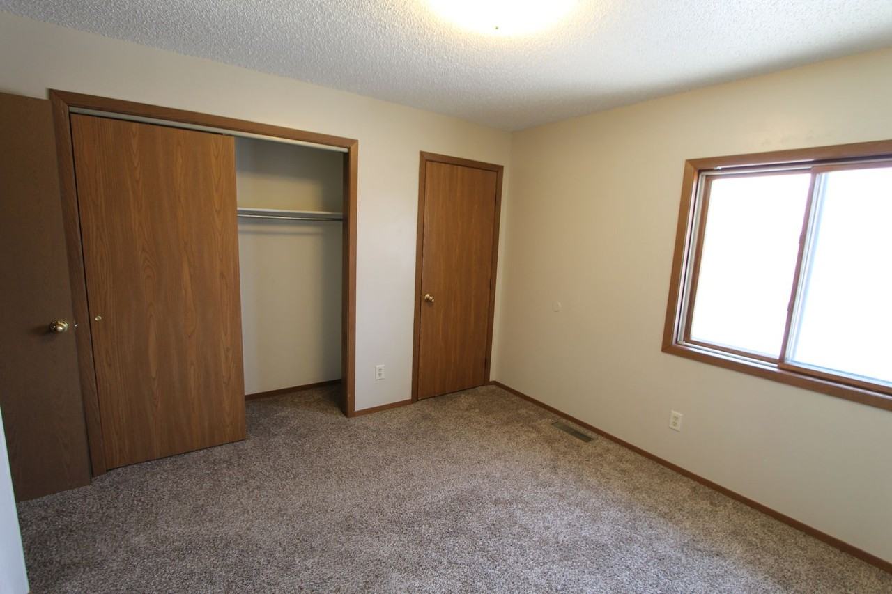 The Warwick of Norfolk.  Now leasing updated 1, 2 bedroom apartments and 3 bedroom townhomes! - Photo 7 of 50