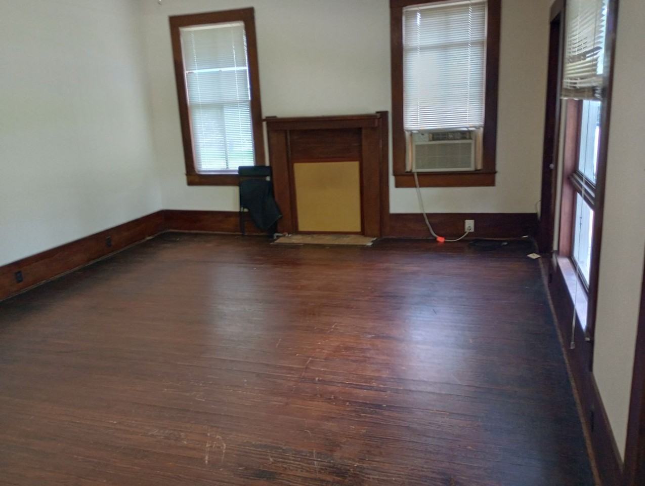 2224 Elliott St - Photo 2 of 13