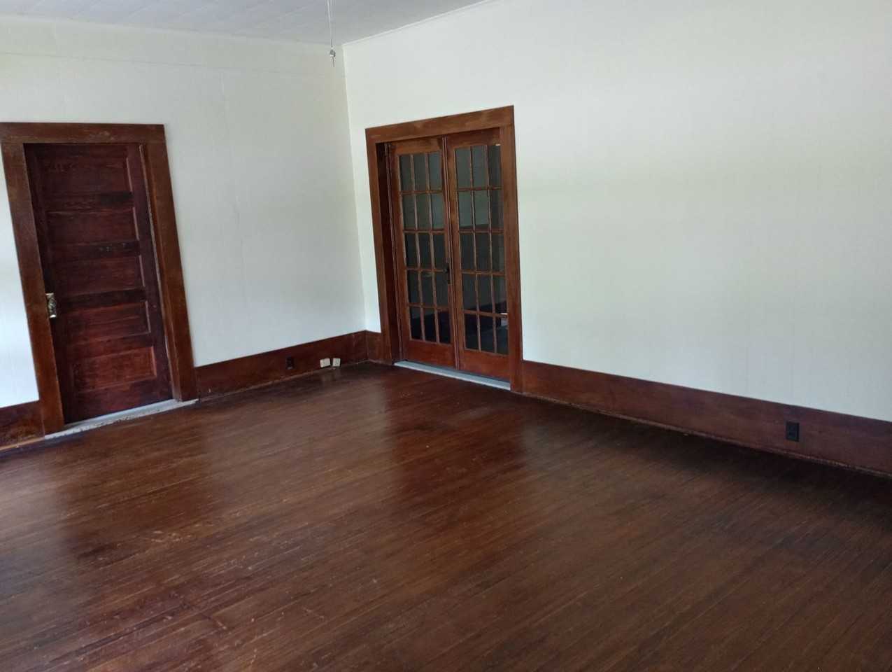 2224 Elliott St - Photo 3 of 13