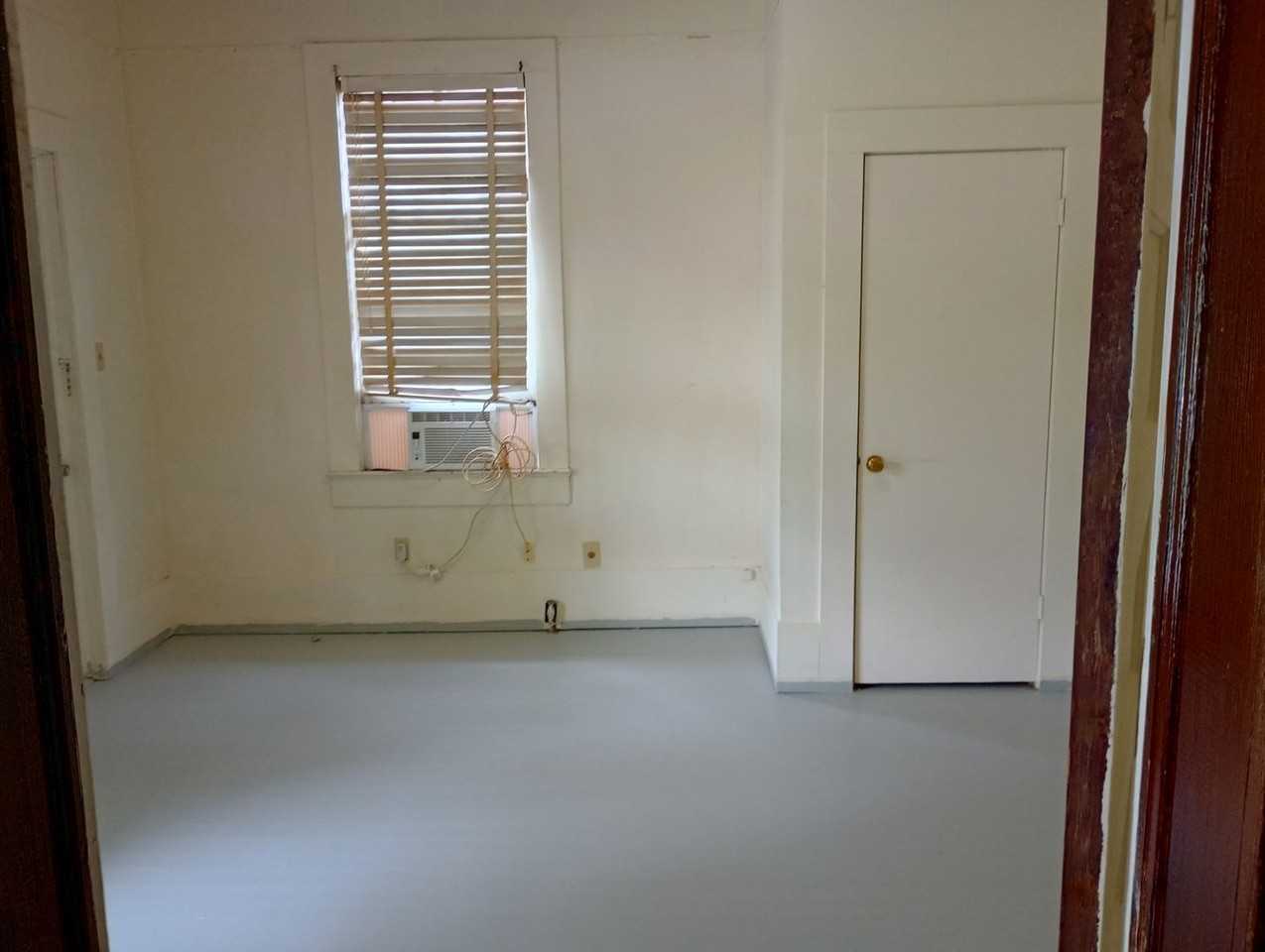 2224 Elliott St - Photo 7 of 13