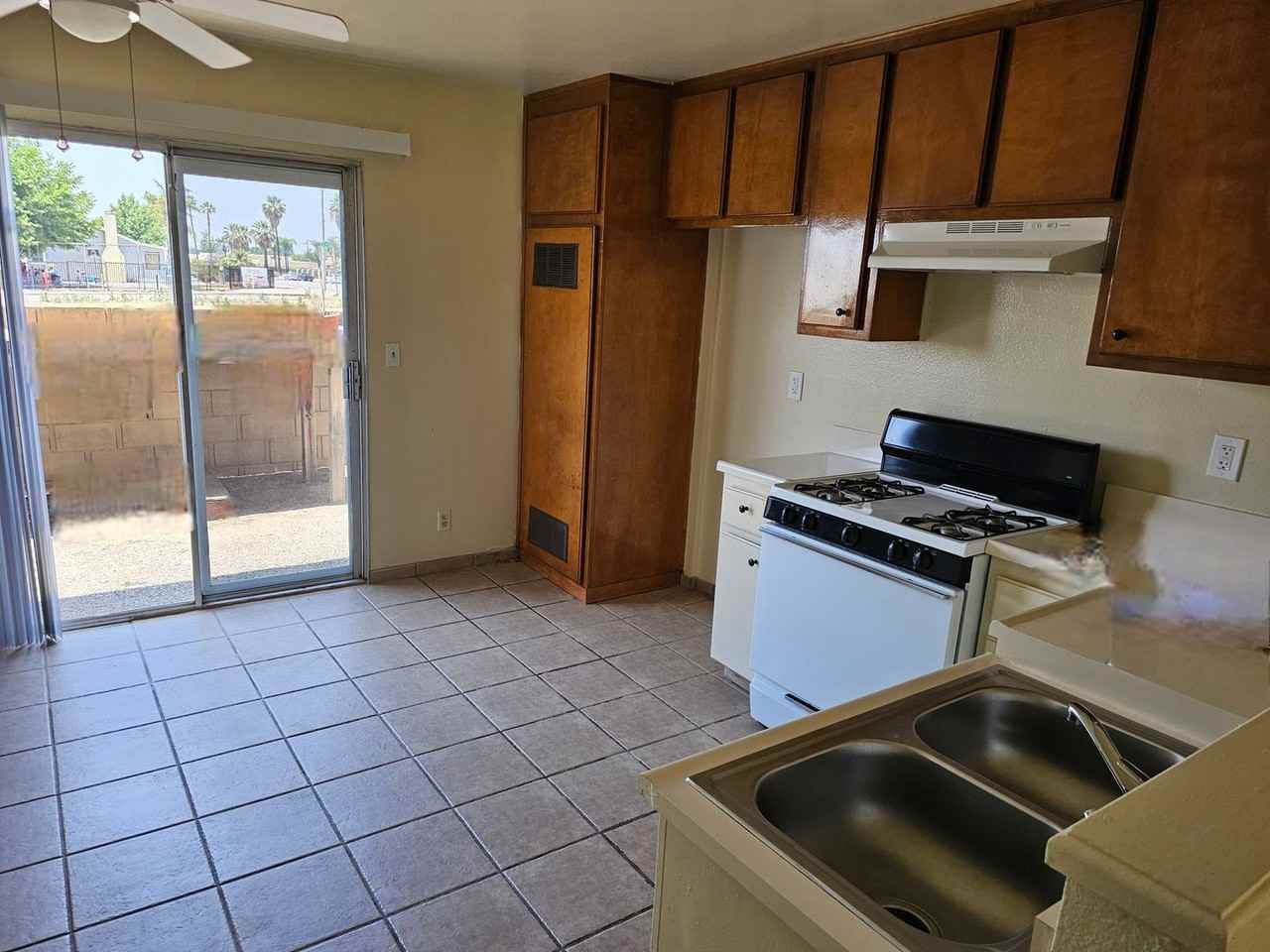 Cole Gardens Apts. - Photo 3 of 12