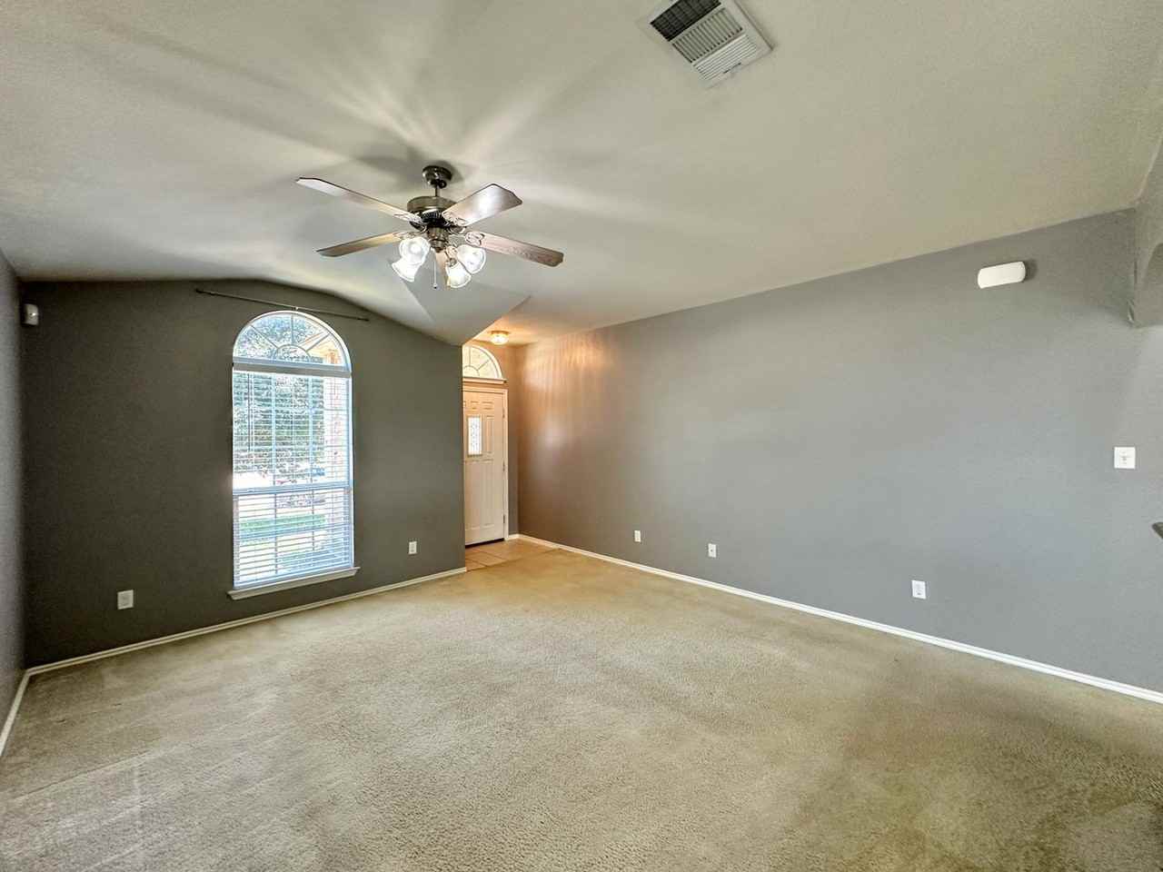5205 Lions Gate Ln - Photo 4 of 24