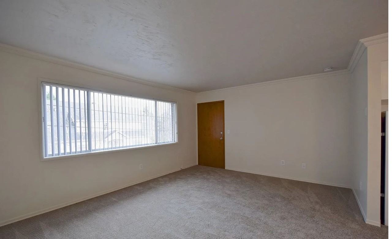 1311 Ne 24th Ave - Photo 3 of 6