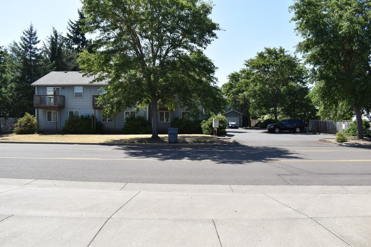 2020 S 7th St #E - Photo 4 of 25