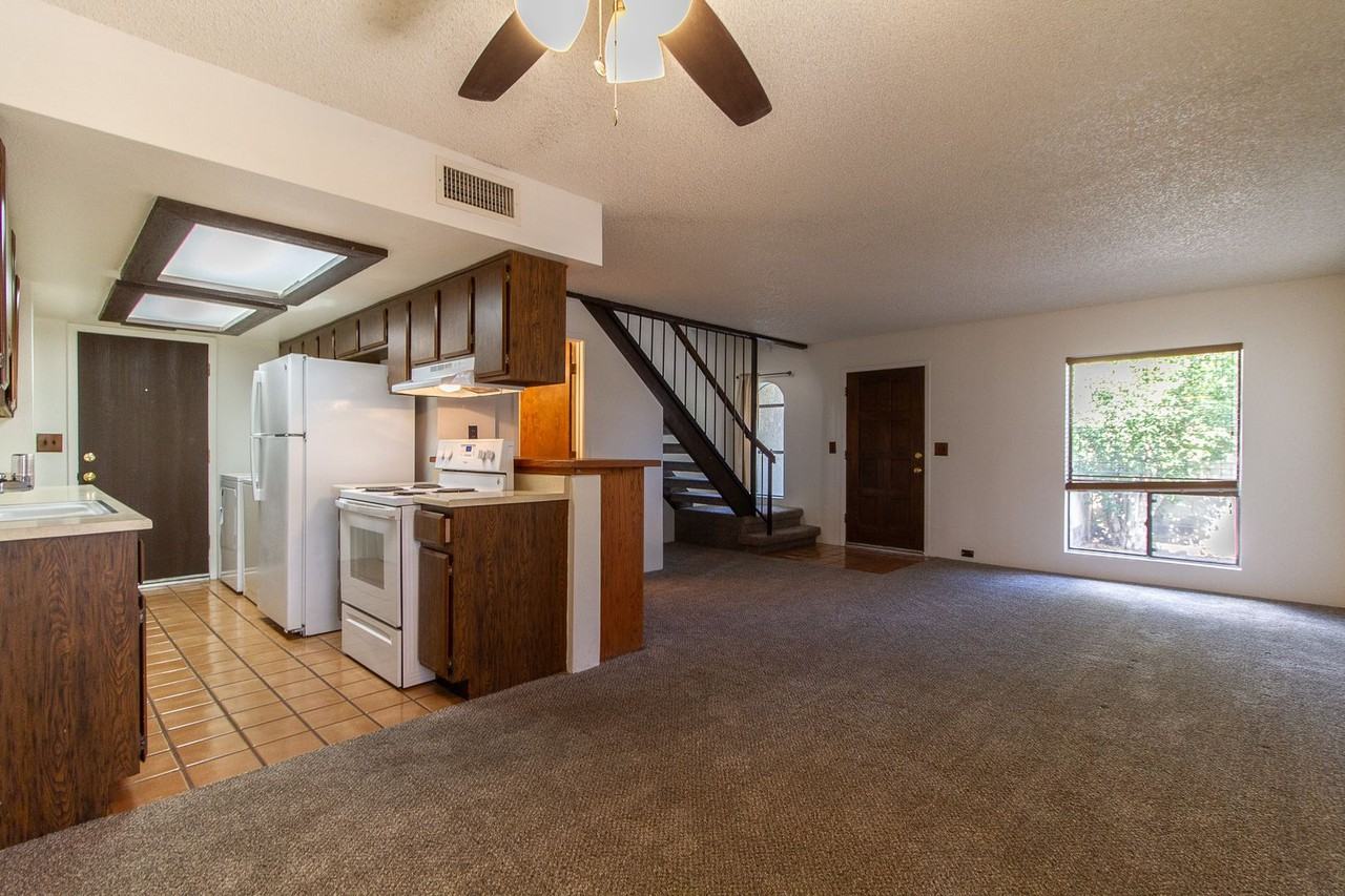 4853 E Euclid Ave - Photo 3 of 24