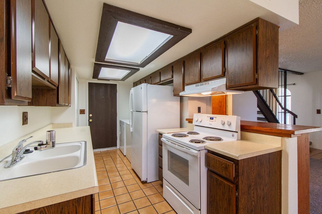 4853 E Euclid Ave - Photo 4 of 24