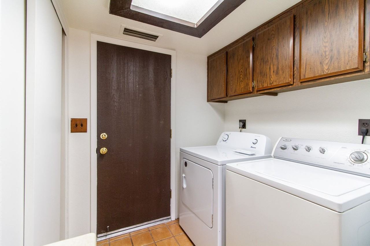 4853 E Euclid Ave - Photo 5 of 24