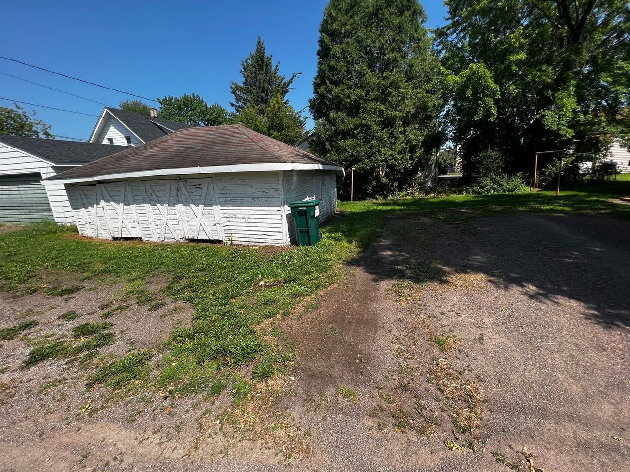 1111 Avenue F - Photo 3 of 10