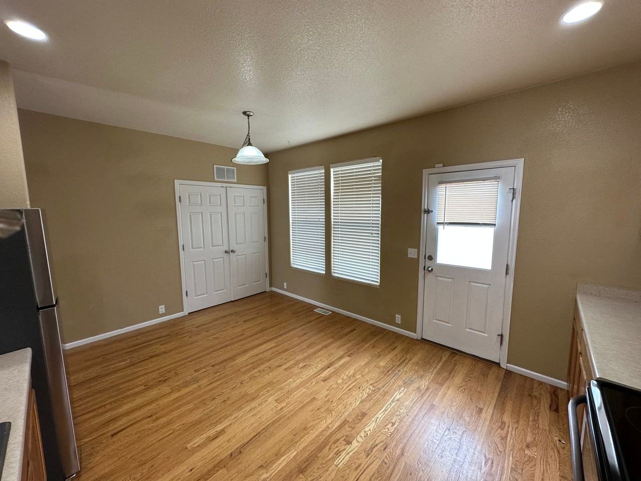2057 Creekridge Pt - Photo 4 of 14