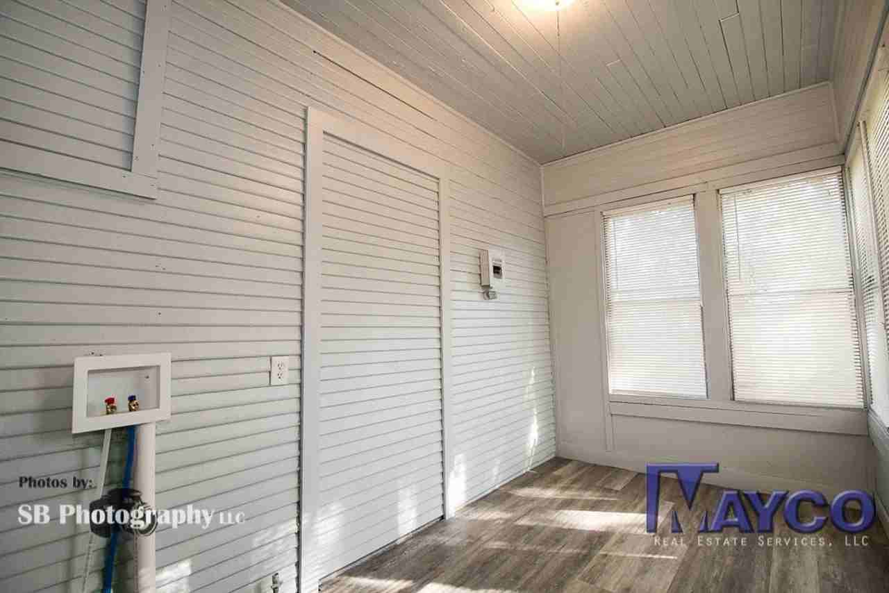 529 Merrick St - Photo 3 of 12