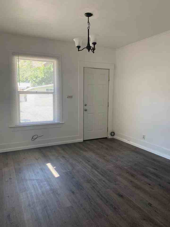 709 Upper Third St - Photo 2 of 9