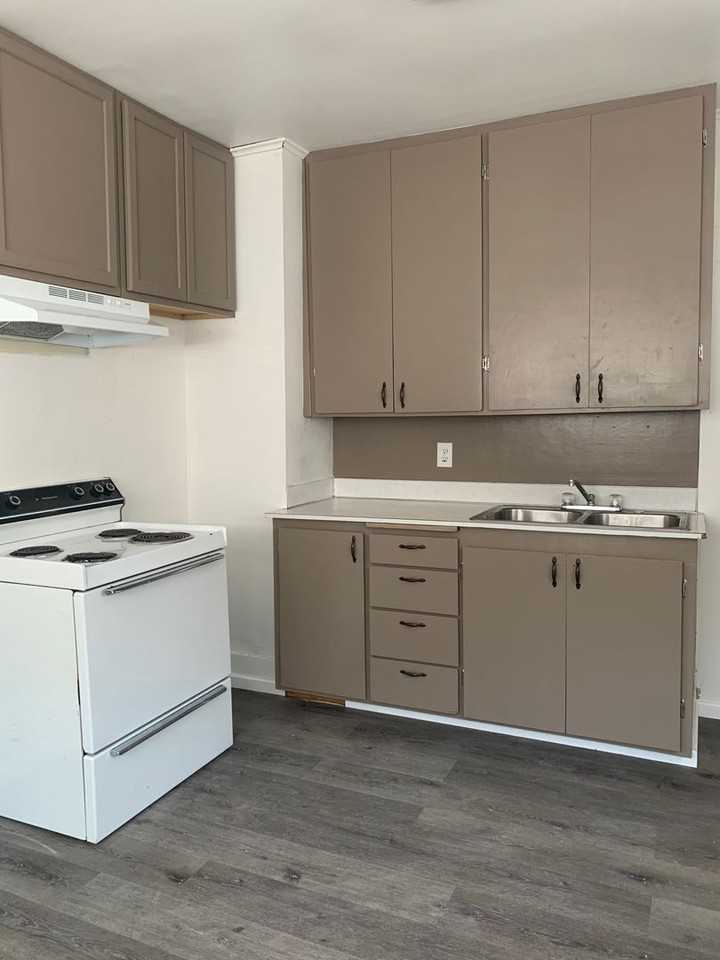 709 Upper Third St - Photo 3 of 9