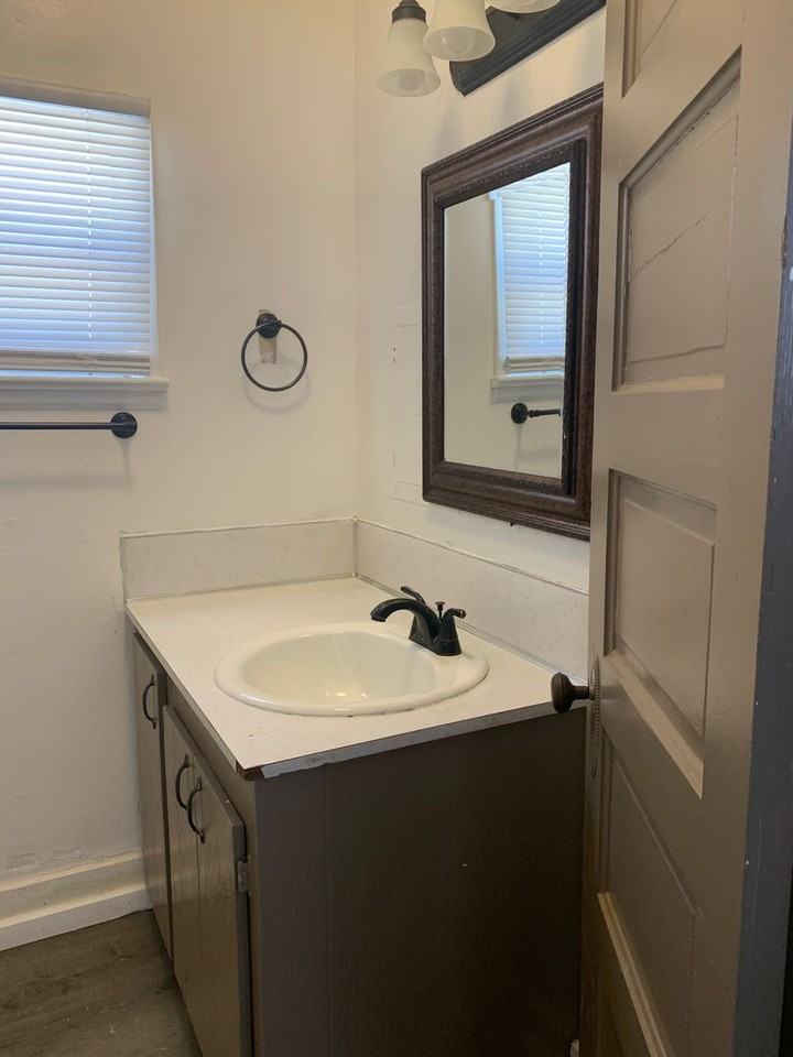 709 Upper Third St - Photo 5 of 9