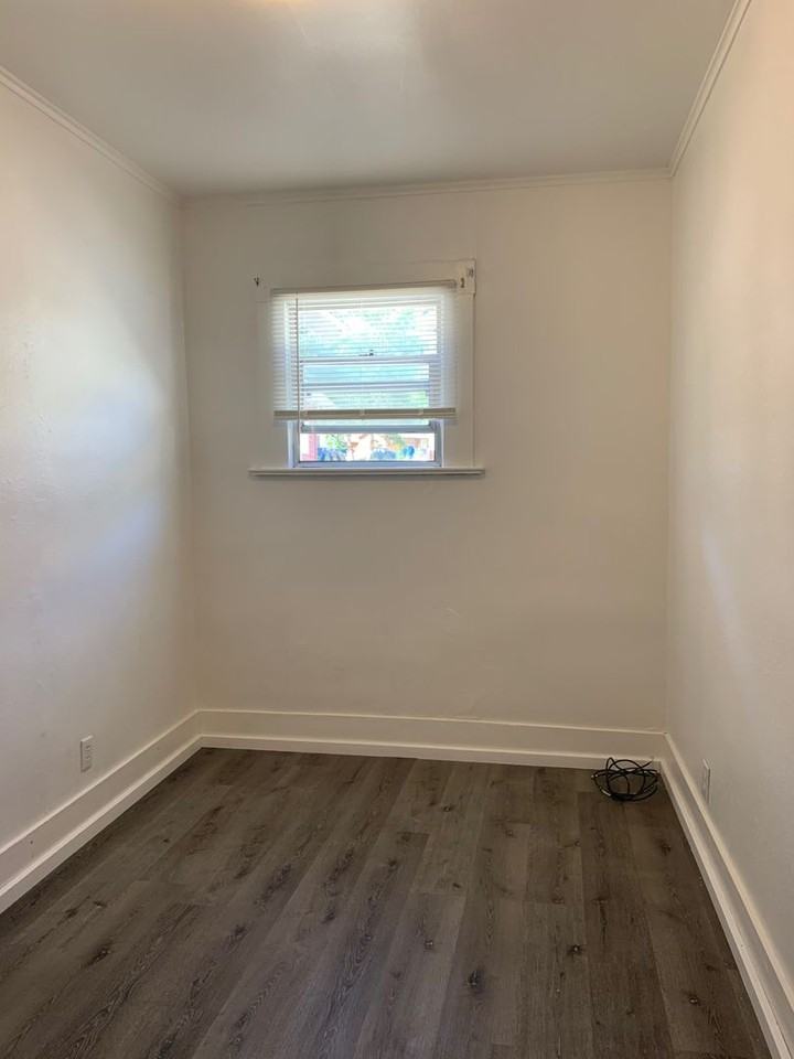 709 Upper Third St - Photo 6 of 9