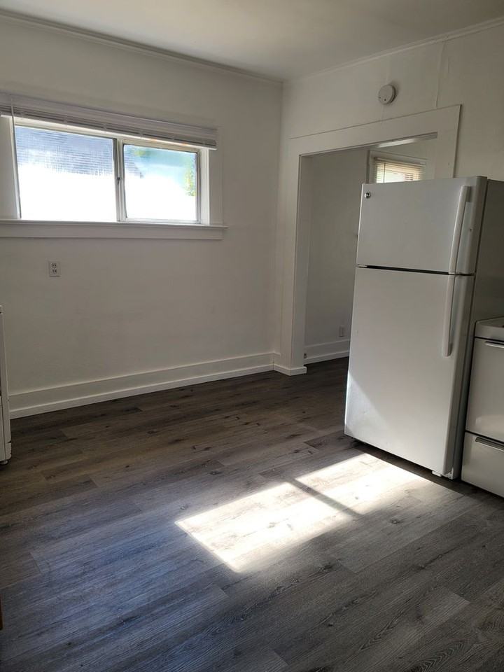 709 Upper Third St - Photo 7 of 9