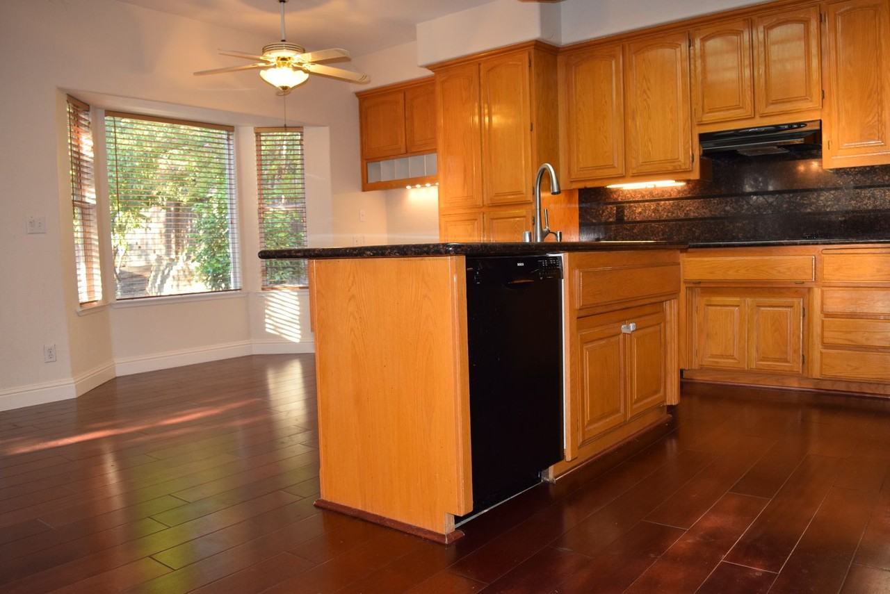 303 Ironwood Cir - Photo 5 of 26