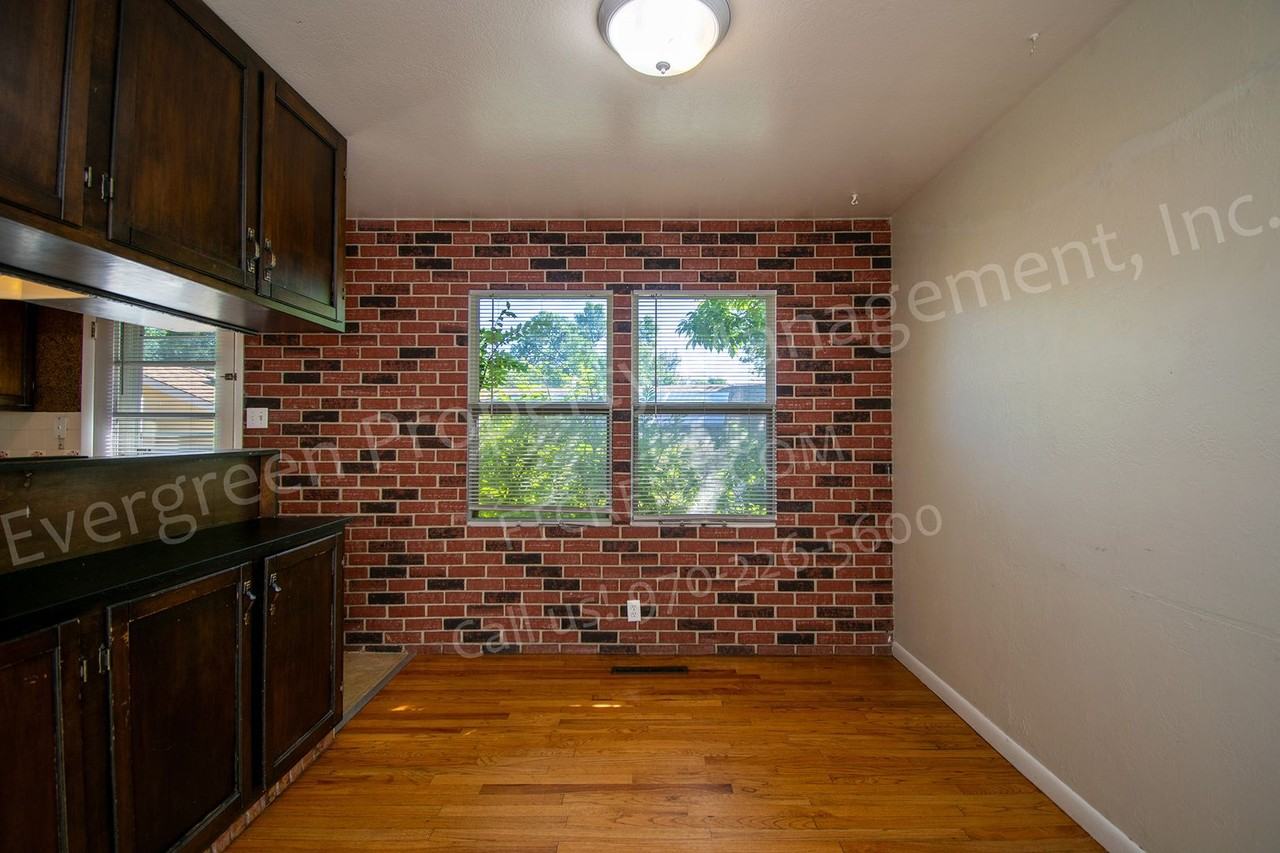 1916 Larkspur Dr - Photo 7 of 36