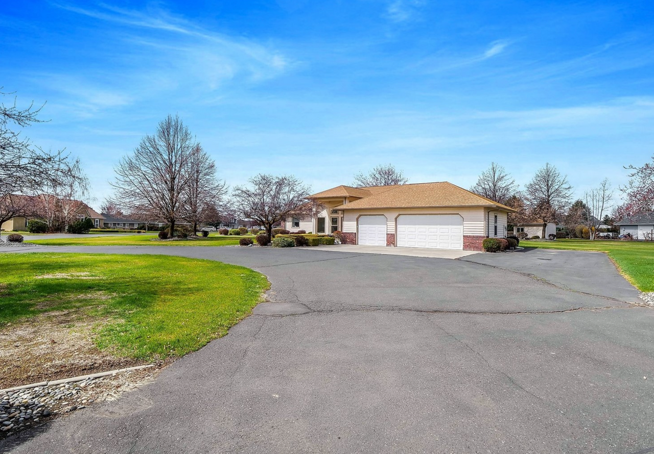 5869 Ridgeview Dr Loop Ne - Photo 2 of 18