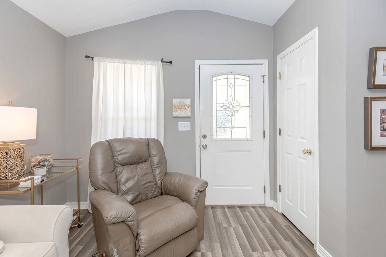 2213 Little St - Photo 2 of 42