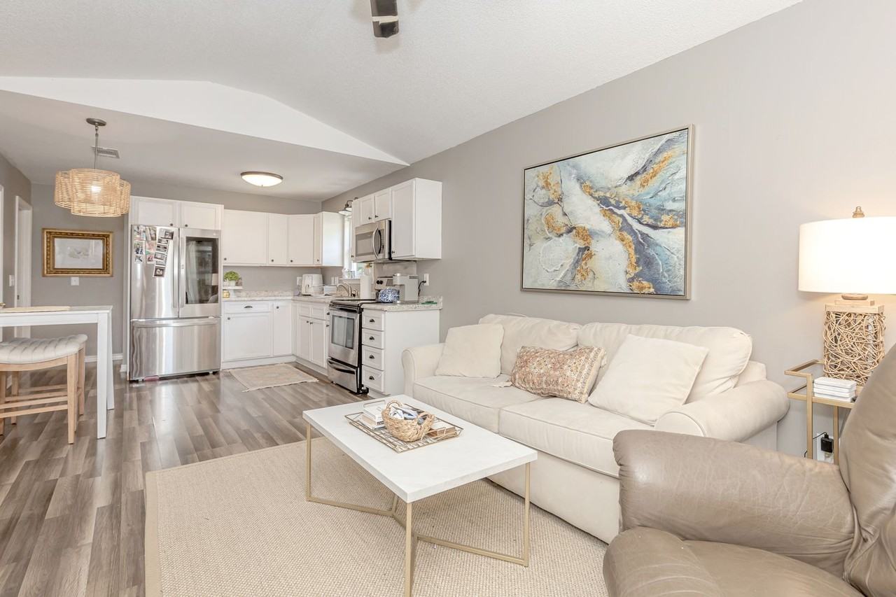 2213 Little St - Photo 3 of 42
