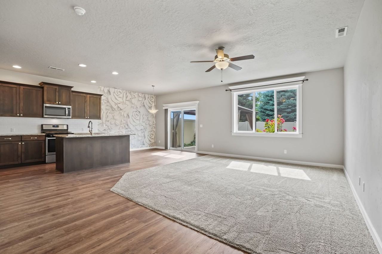 2161 S Hills Ave - Photo 3 of 22