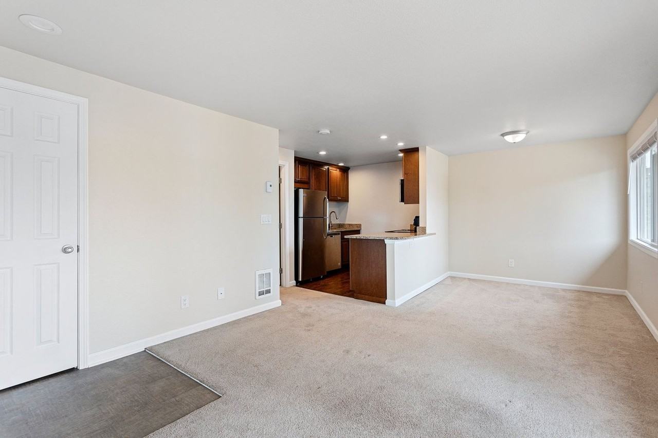 Bayshore Vista Apartments - Photo 6 of 21