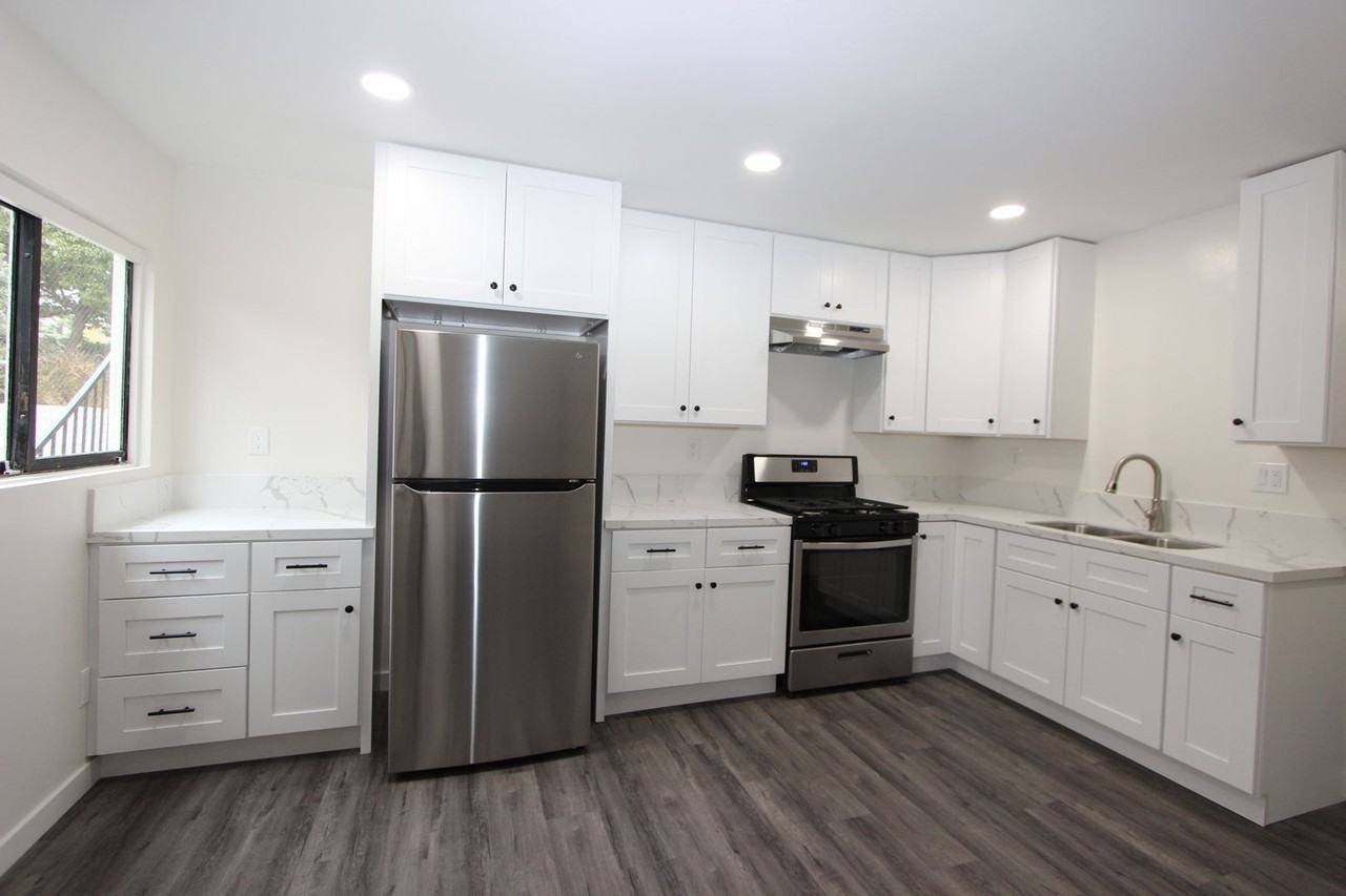 4546 60th St - Photo 2 of 12