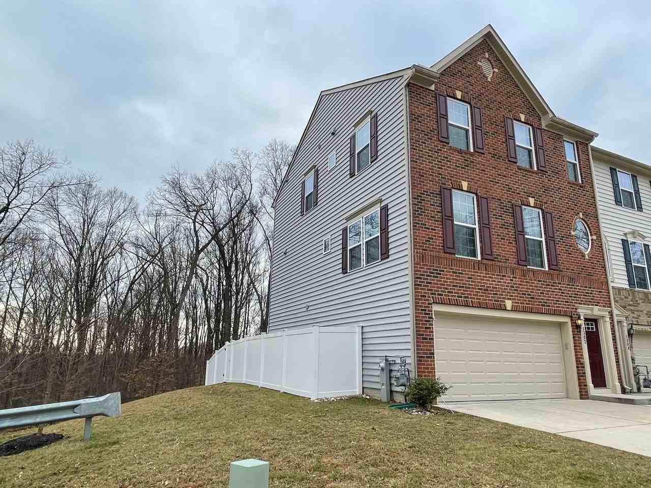 1302 Dickinson Ct - Photo 2 of 37